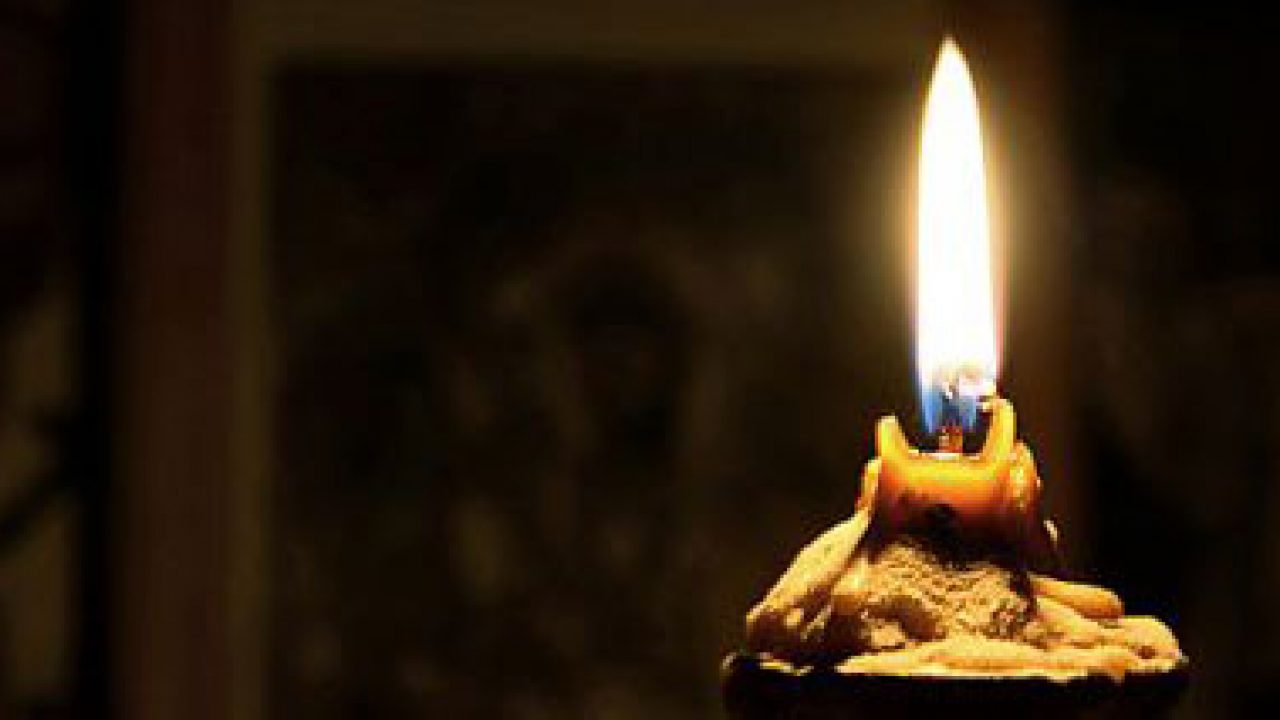 Ce semnifică aprinderea unei lumânări în biserică sau acasă? Răspunde părintele Constantin Onu