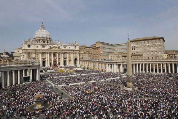 Cum sărbătoresc românii din Italia Paștele Catolic