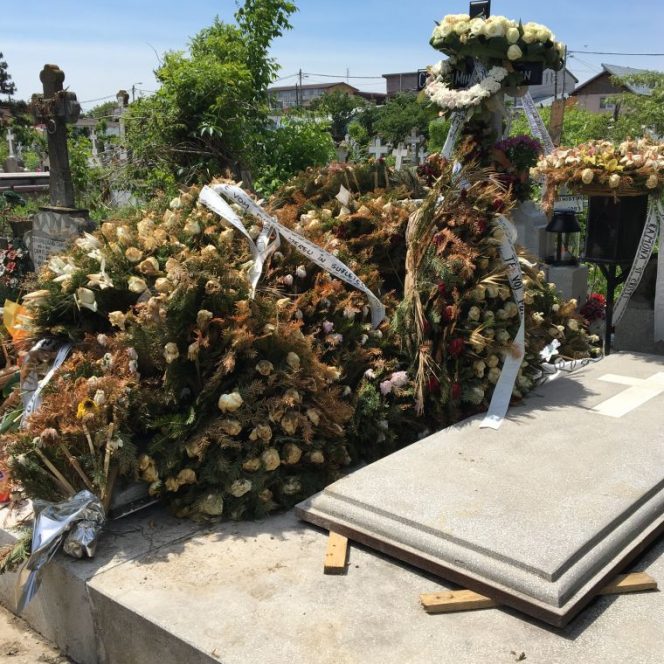 Cum arată mormântul lui Răzvan Ciobanu, la două săptămâni de la moartea sa. Ce a apărut la locul de veci