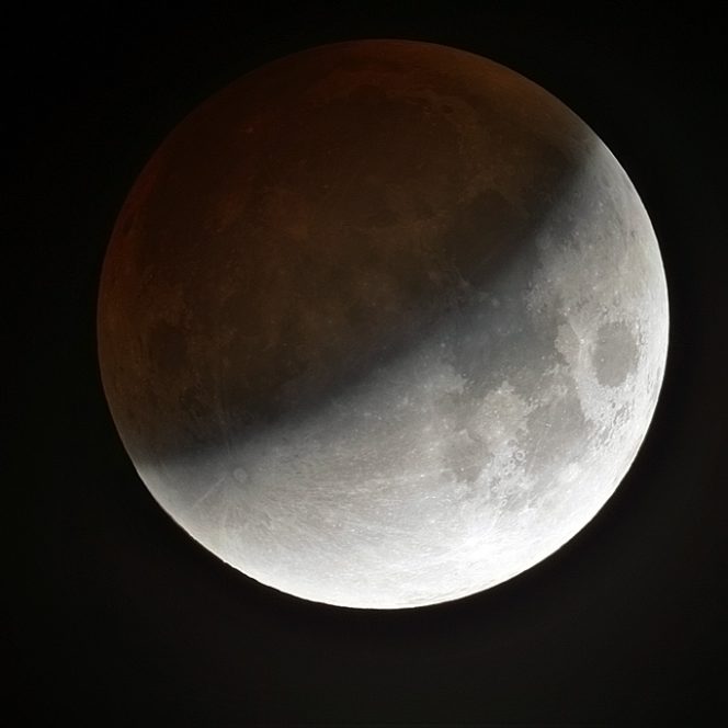 În noaptea de marți, 16 spre 17 iulie avem parte de Eclipsă de Lună și Lună Plină