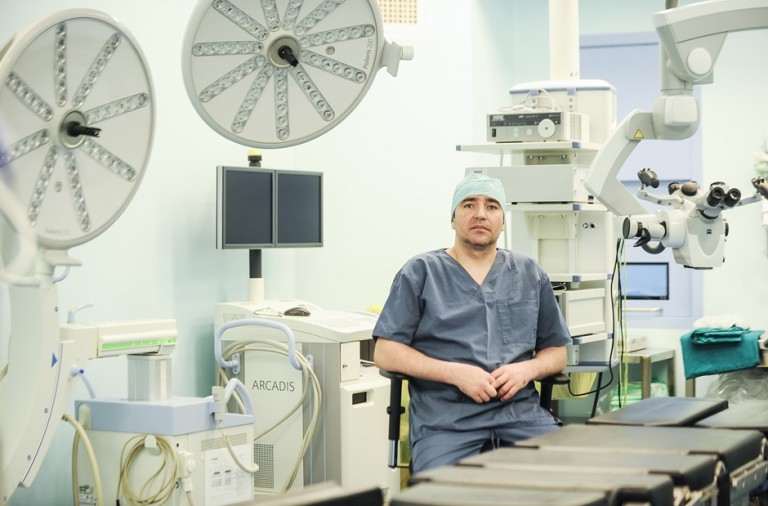 Medicul neurochirurg lucrează într-o clinică privată din Sibiu